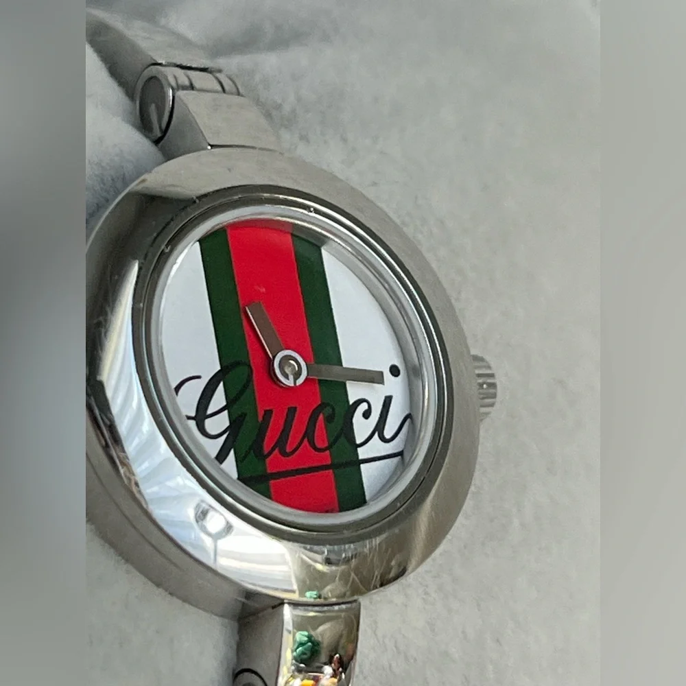 Gucci bangle 105 ladies Watch model YA105518 sherry line. - Picture 3 of 15